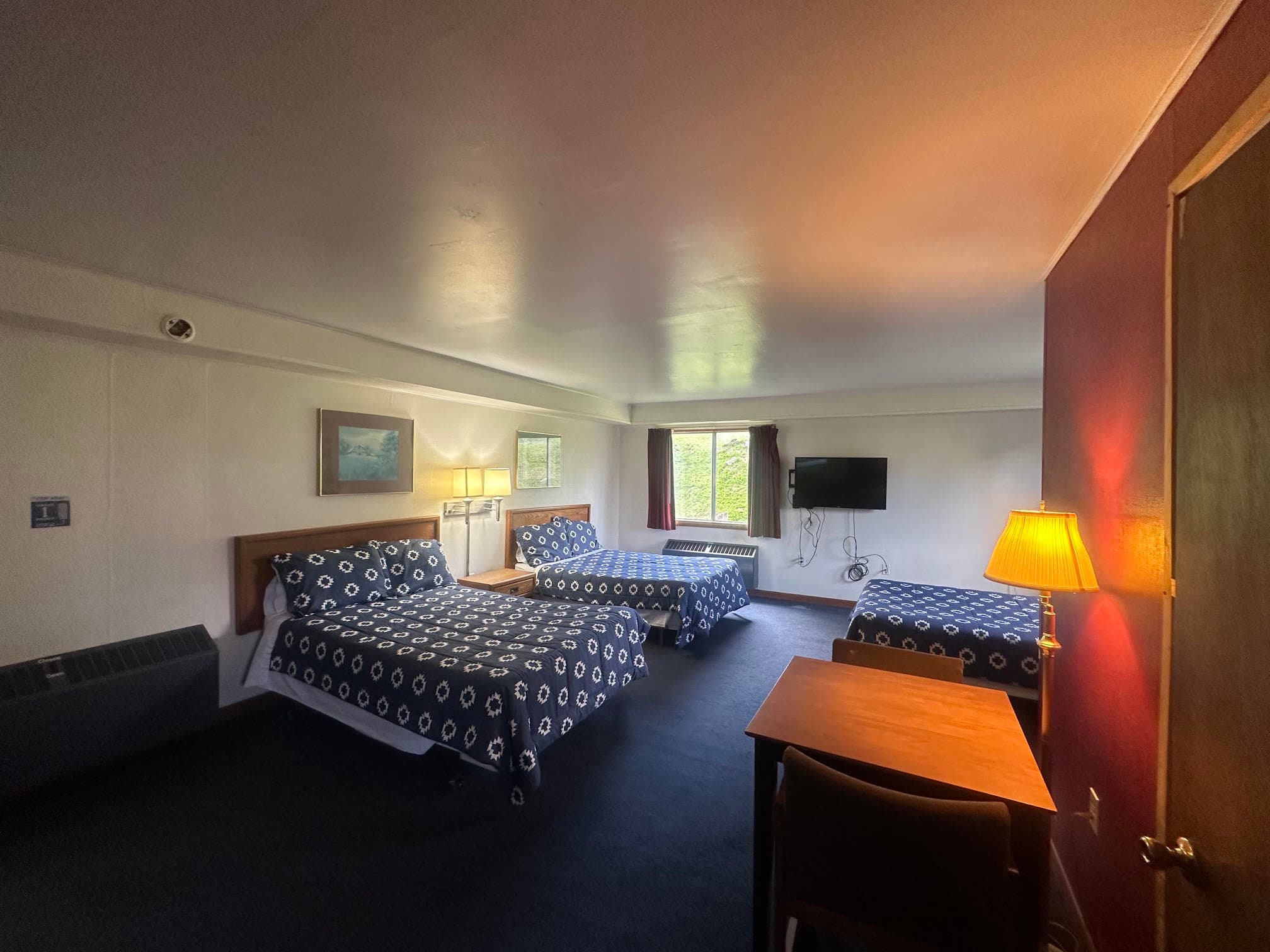 Spacious three-bed guest room at Alpine Lodge in Davis, West Virginia